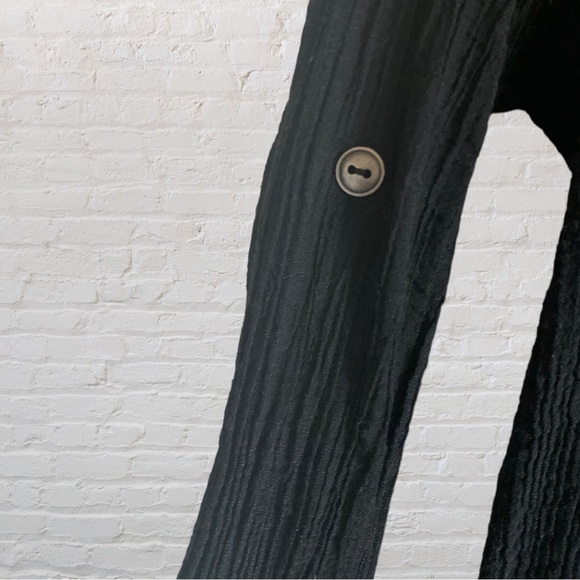 SIGNATURE STUDIO TEXTURED BLOUSE TOP W/ ADJUSTABLE SLEEVES & POCKETS - Picture 4 of 11